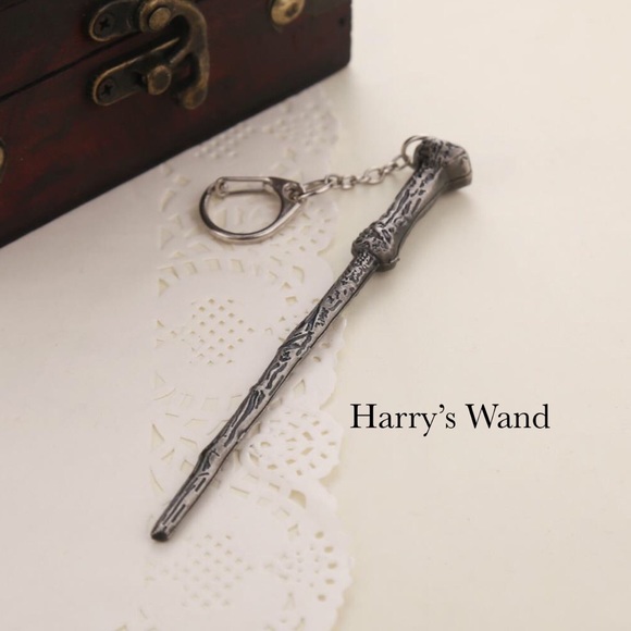 Harry Potter Hogwarts Magic Wand Keychain Charm - Picture 14 of 16